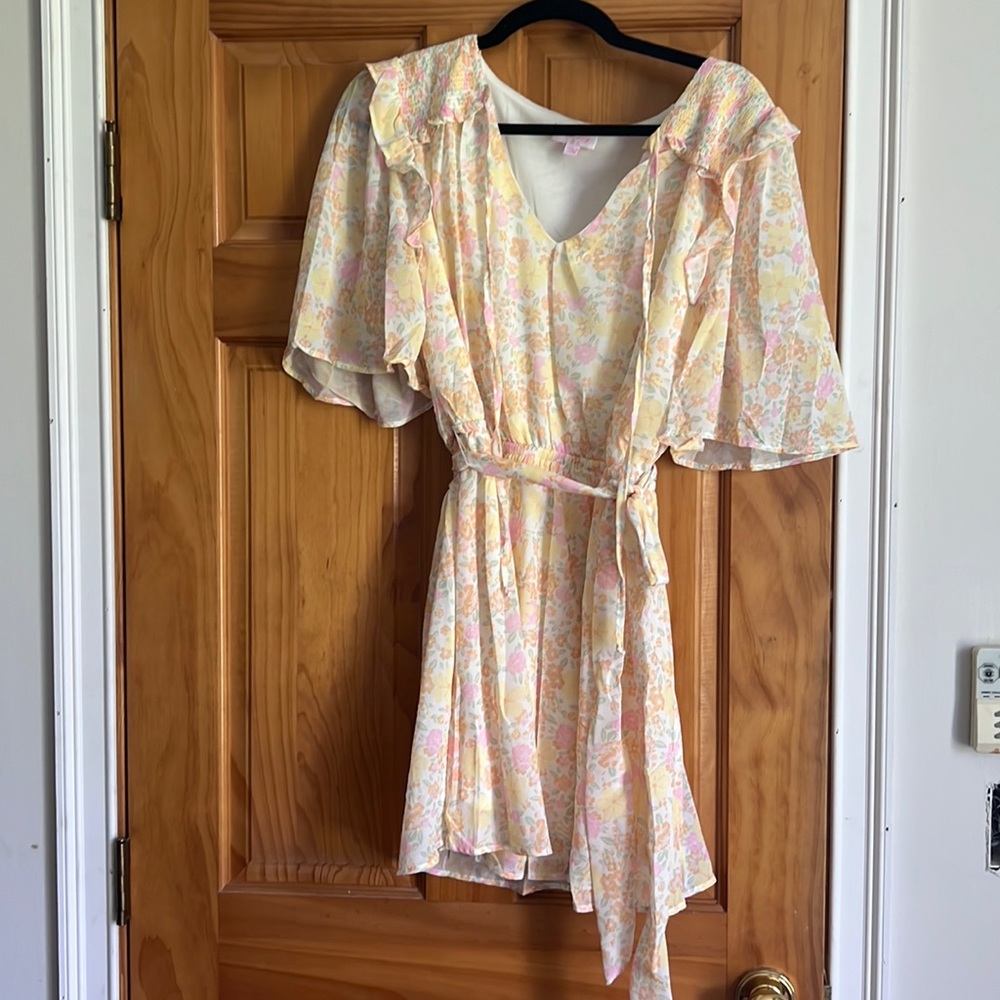 Brand new, never worn, Pink Lily Jetsetter Darling Ivory Floral Dress size L